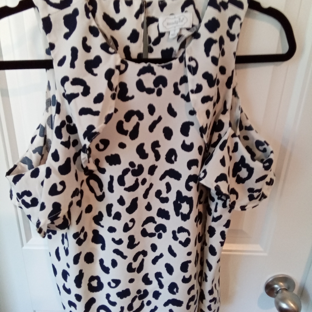 Mud Pie Size S Animal Print Cold Shoulder Shirt